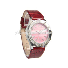 moda de lujo cristal piedra roja correa de cuero relojes de mujer